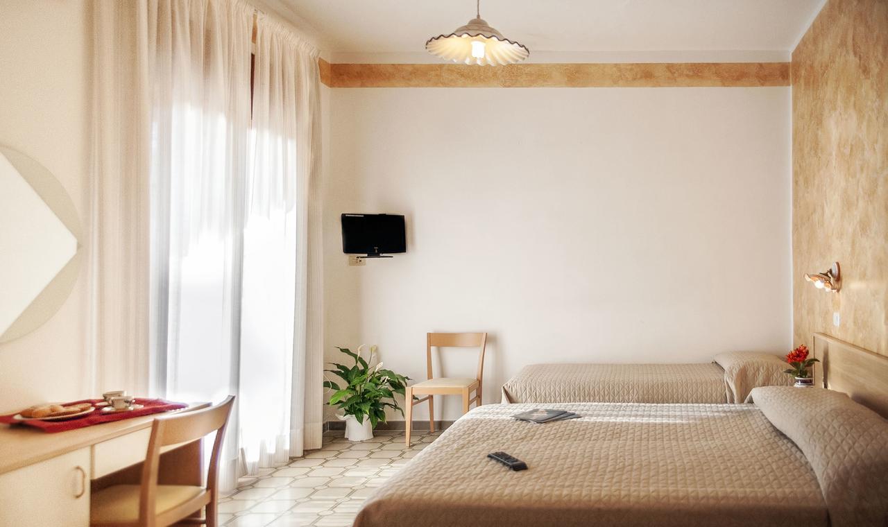 Hotel Royal Вилламмаре Экстерьер фото
